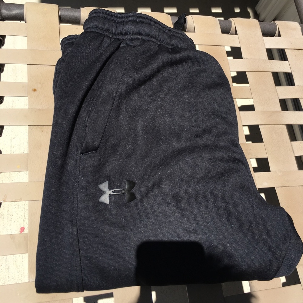 Under Armour Black Joggers (small)